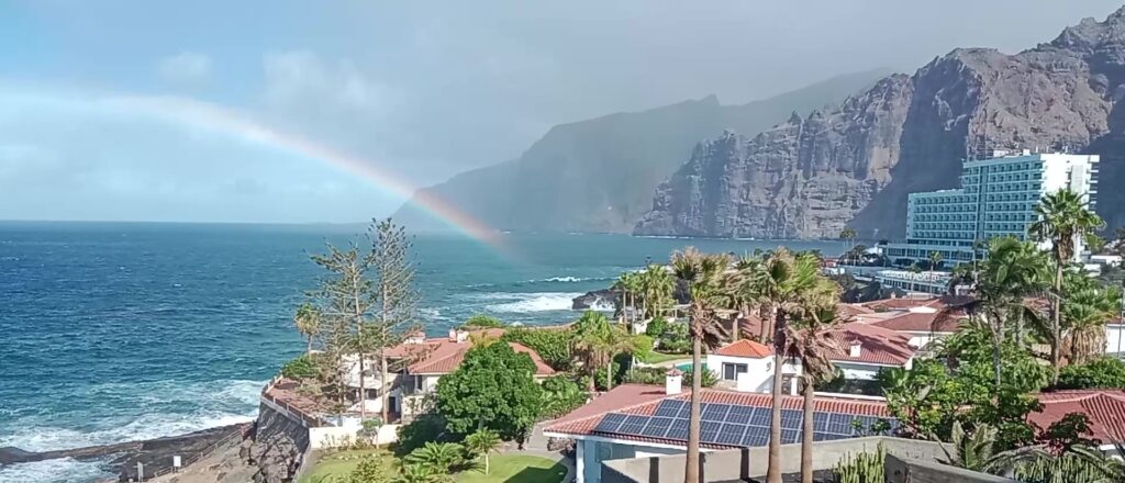 A coastal walk to  Los Gigantes