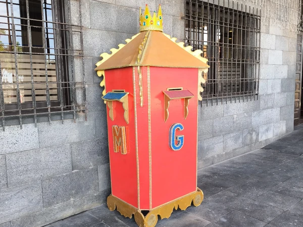 The Royal Mailbox Has Arrived