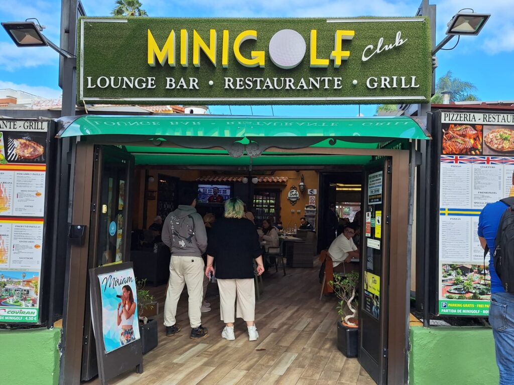 Mini Golf Restaurant Review
