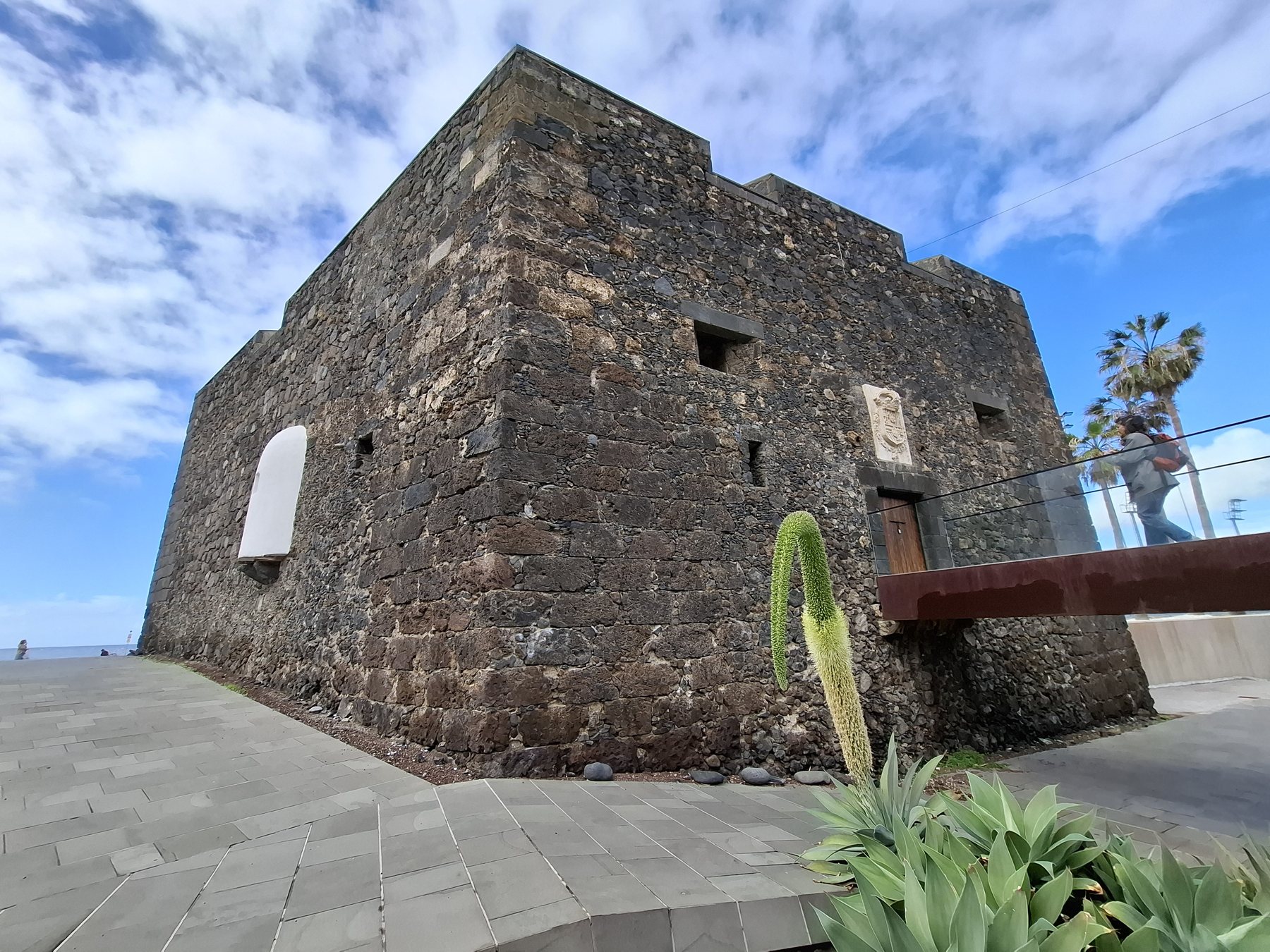 Castillo San Felipe in Puerto de la Cruz, venue for the Teófilo Galán Ulla exhibition; photographed in 2025