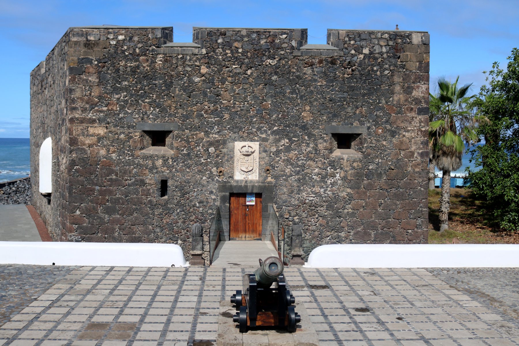 Front entrance of Castillo San Felipe in Puerto de la Cruz, photographed in 2018