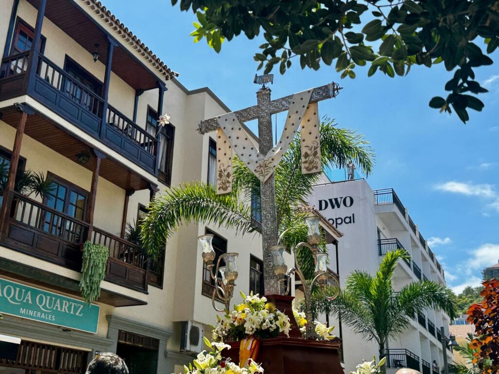 Fiestas de Mayo in Puerto de la Cruz: Santa Cruz, Flowered Crosses and Visitor Guide
