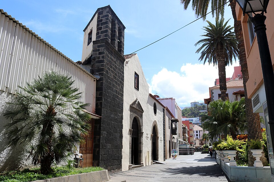 Exterior of Iglesia de San Francisco and adjoining San Juan Bautista chapel in Puerto de la Cruz