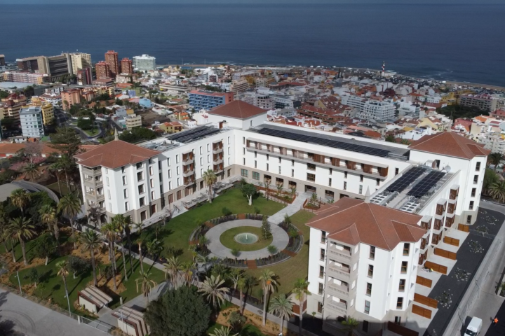 Gran Hotel Taoro above Puerto de la Cruz, with the town and Atlantic Ocean beyond