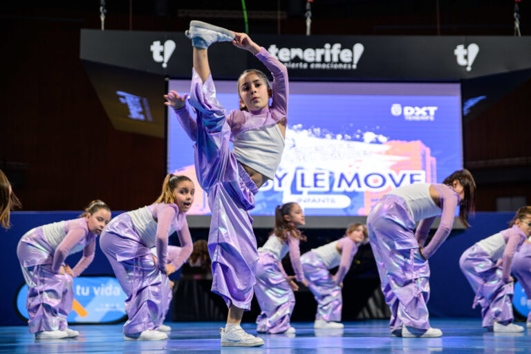 Dancers in lilac costumes at a previous Tenerife Urban Dance competition